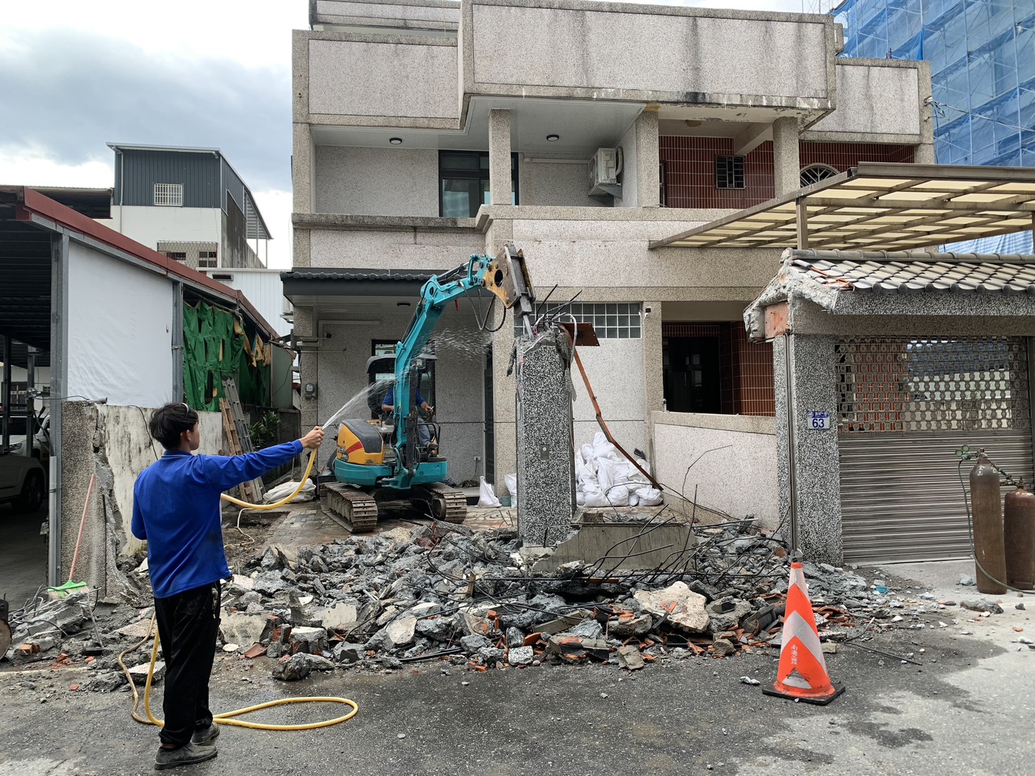 花蓮小型怪手拆除工程